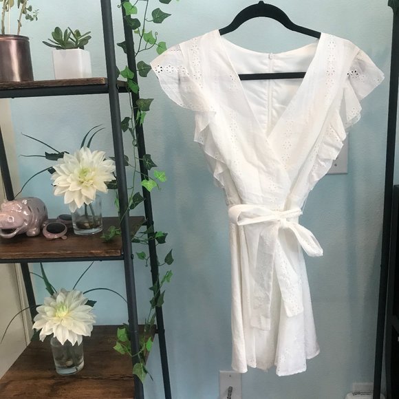 Eyelet white summer dress - Picture 1 of 4
